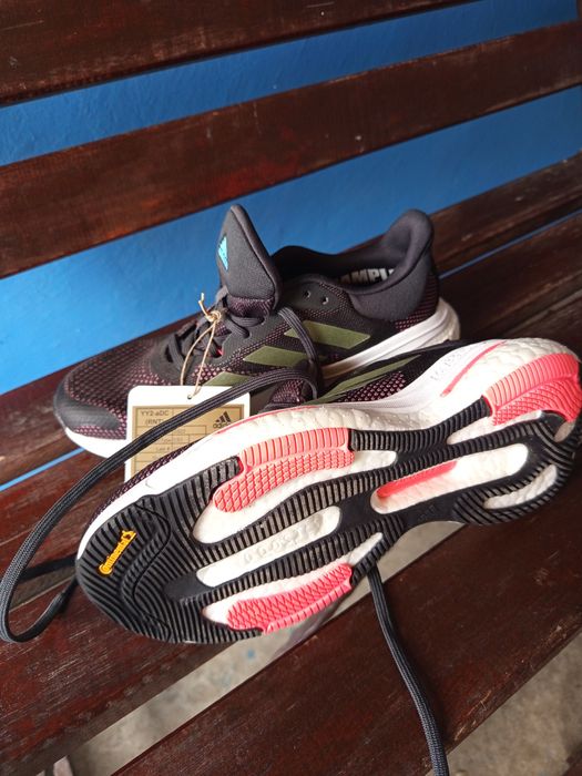 Vând adidași adidas