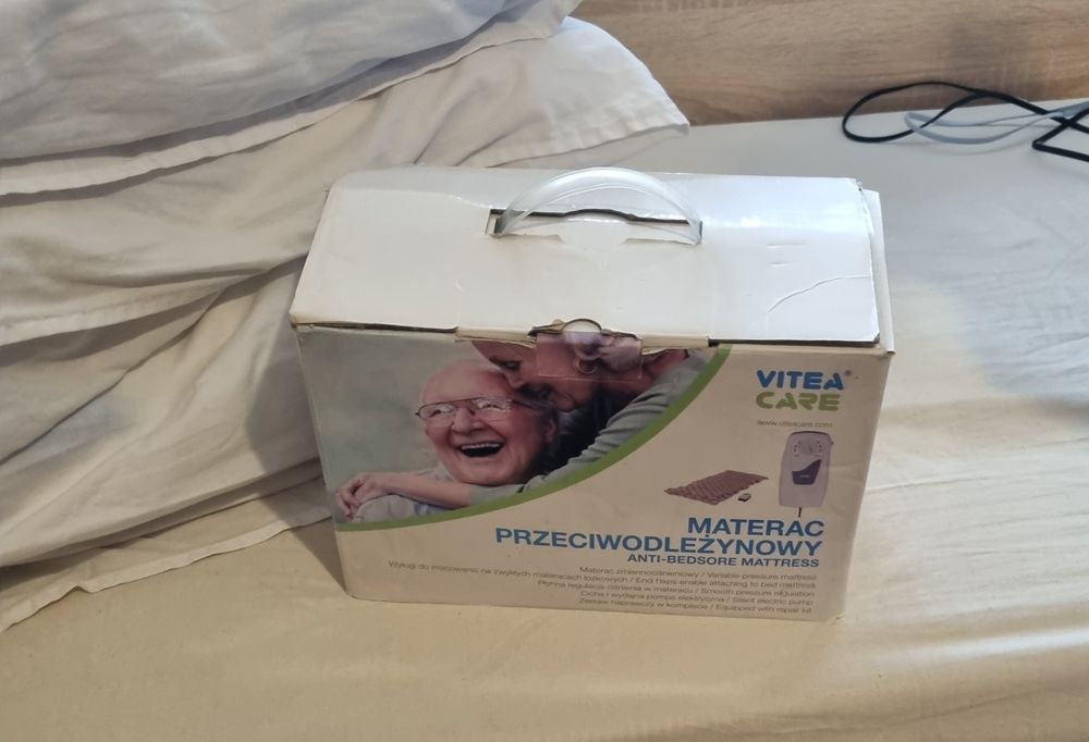 **Антидекубитален дюшек с компресор**