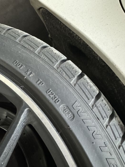 Pirelli SottoZero 275/35/21. 315/30/21