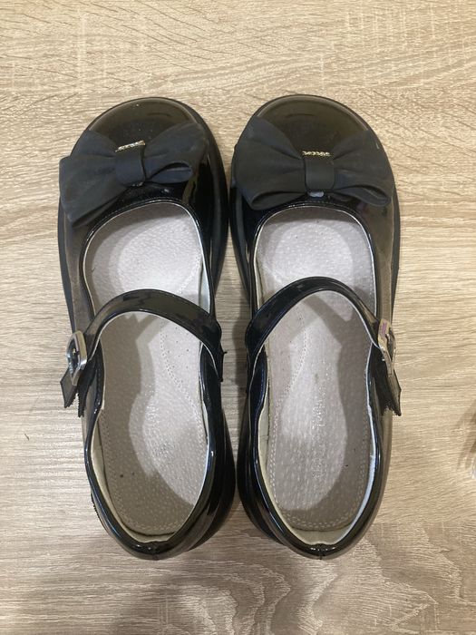 Детски обувки номер 37