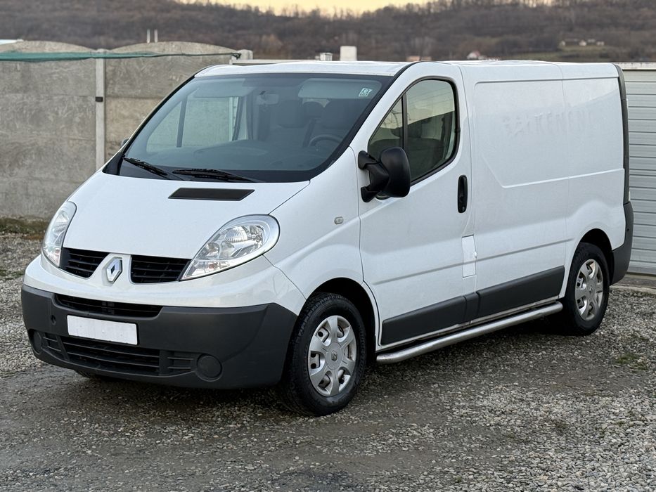 Renault Trafic 2014/04  - Euro 5 - 2.0 DCI  - A/C - Navi - Impecabil