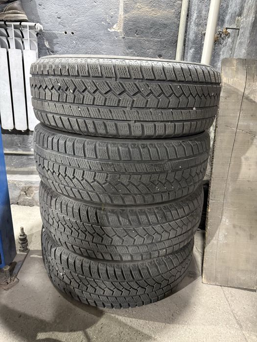 Зимние шины 215 , 60, 17  размер. б/у . Цена 45000 тг  .  за комплект