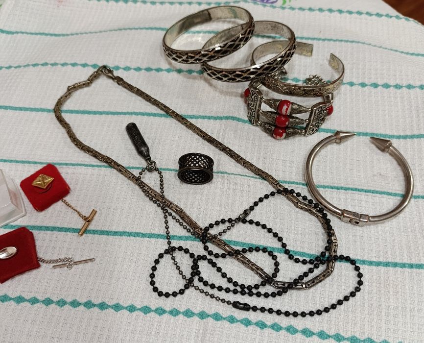 Серебро и бижутерия.