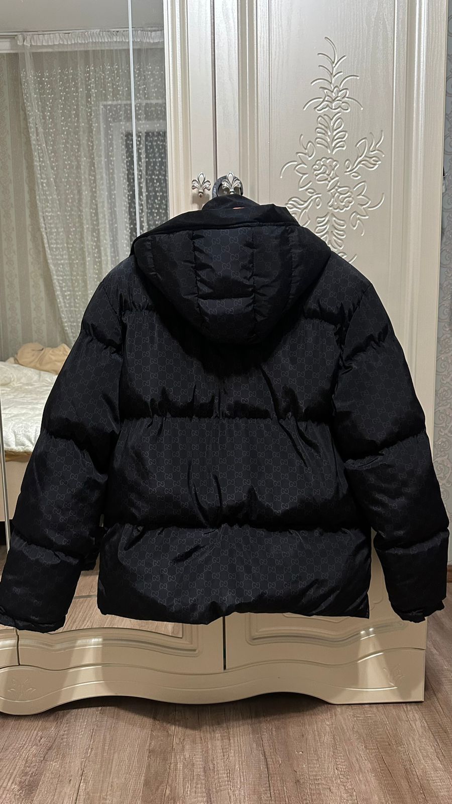 Продаётся зимняя куртка The north face Gucci юнисекс