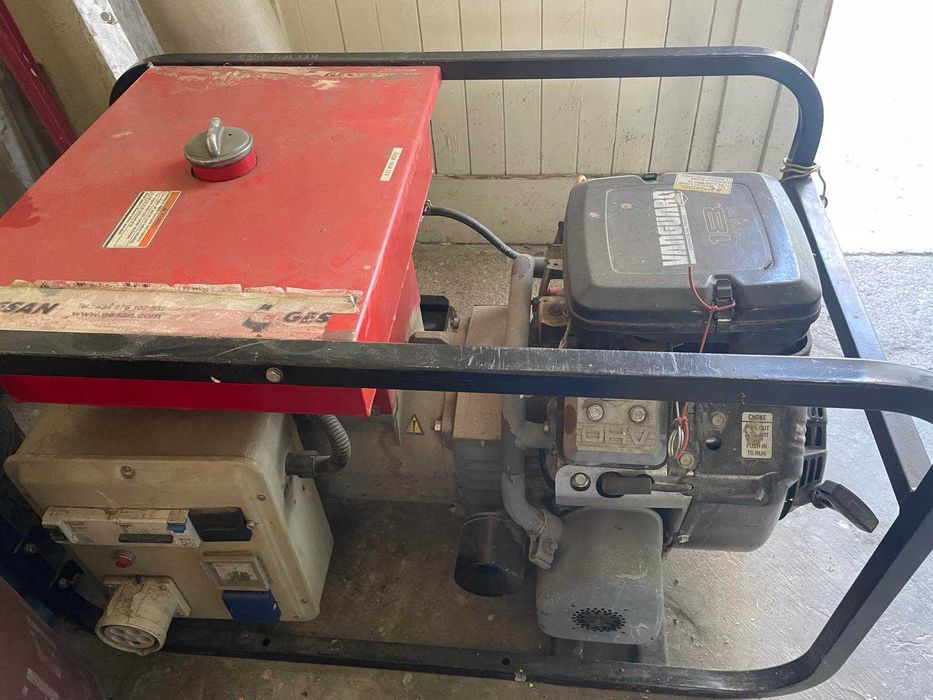 Трифазен бензинов генератор