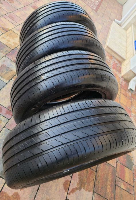 Set 4 Anvelope Vara Goodyear Efficient Grip2 215/55/17 98W DOT 2025