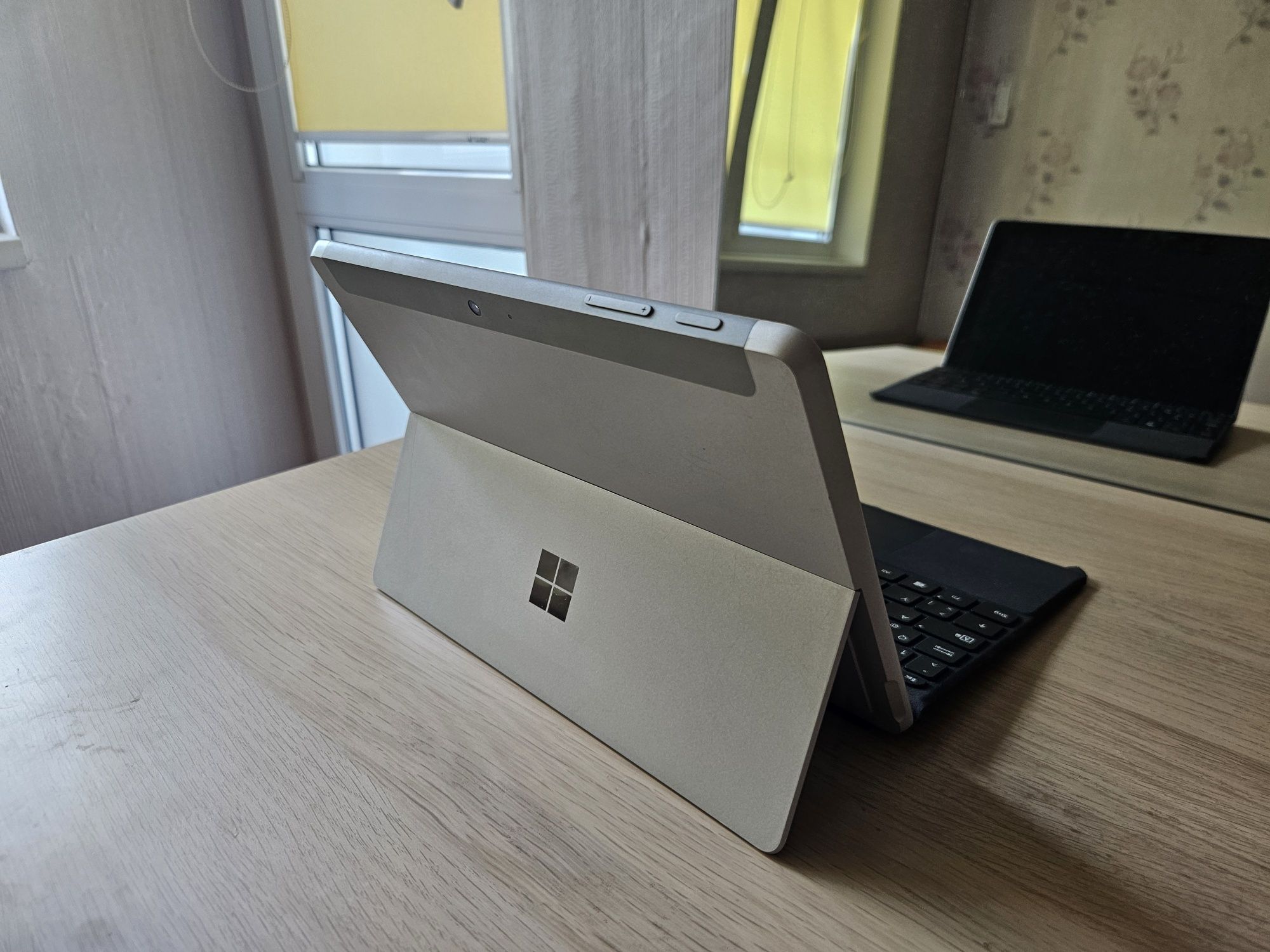 Microsoft Surface Go Лаптоп Таблет 8Gb RAM 128SSD