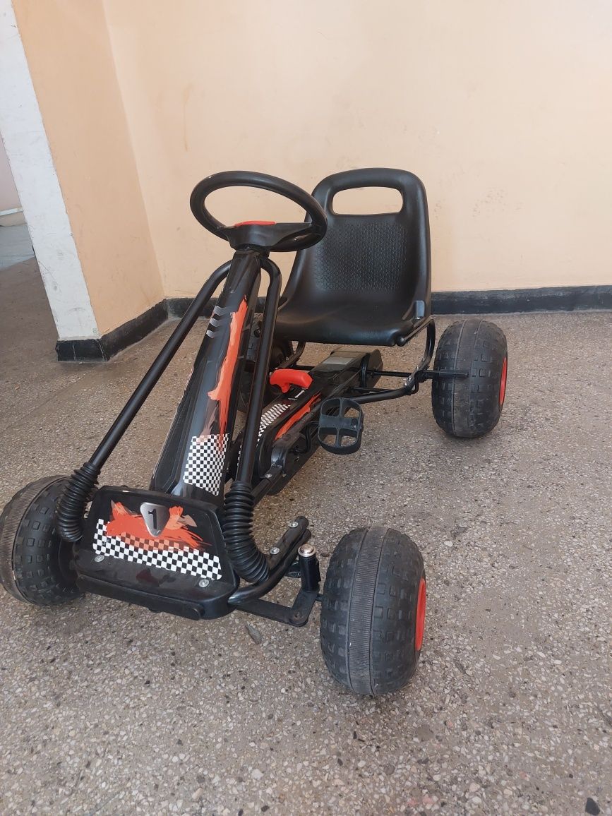 Kart cu pedale pentru copii