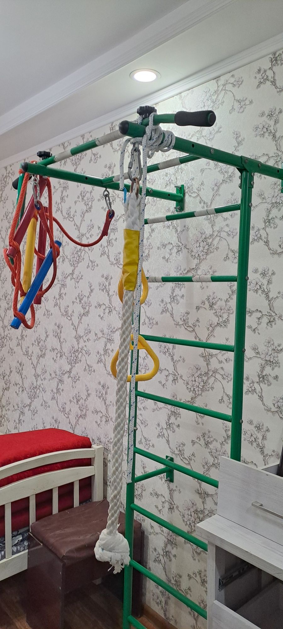 шведская стенка турник