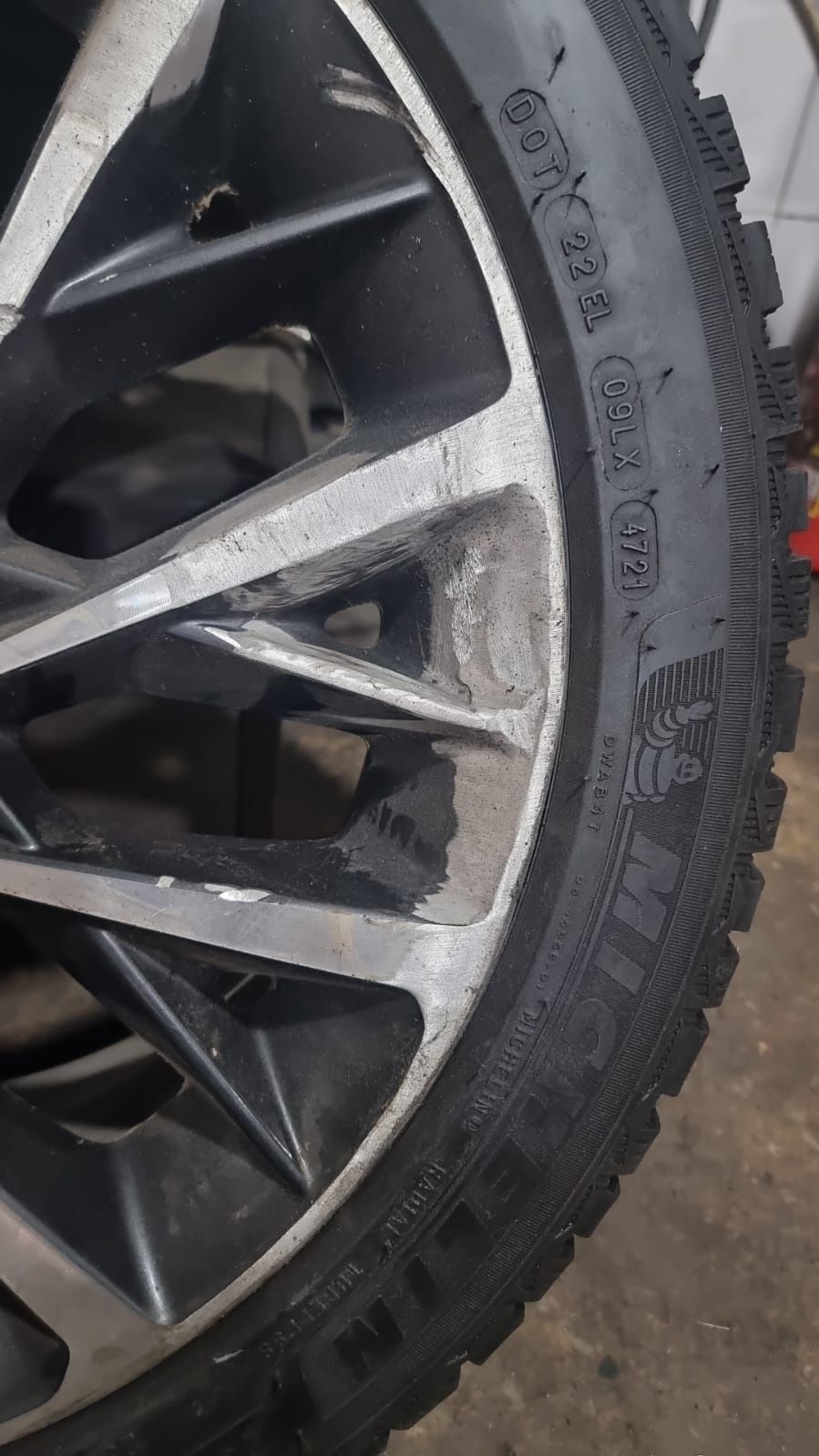 Продам 1 диск с резиной 235/45 /18