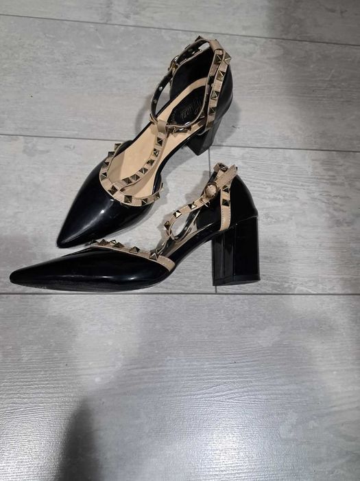 Елегантни обувки, неразличими от НОВИ