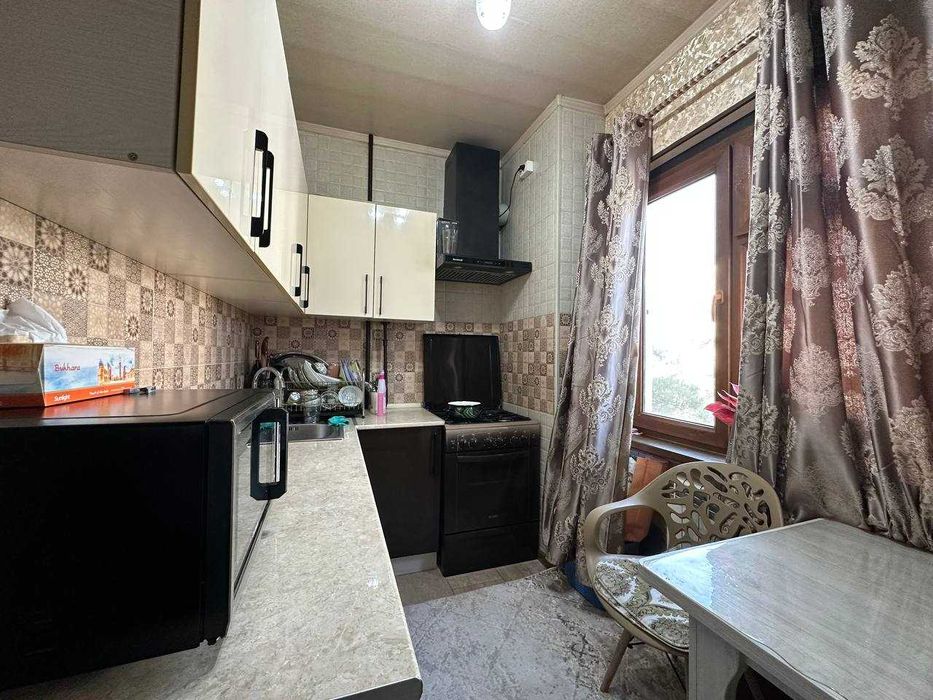 Массив Панельный.Продам 1 в 2 комнатную с ремонтом (41кв.м)