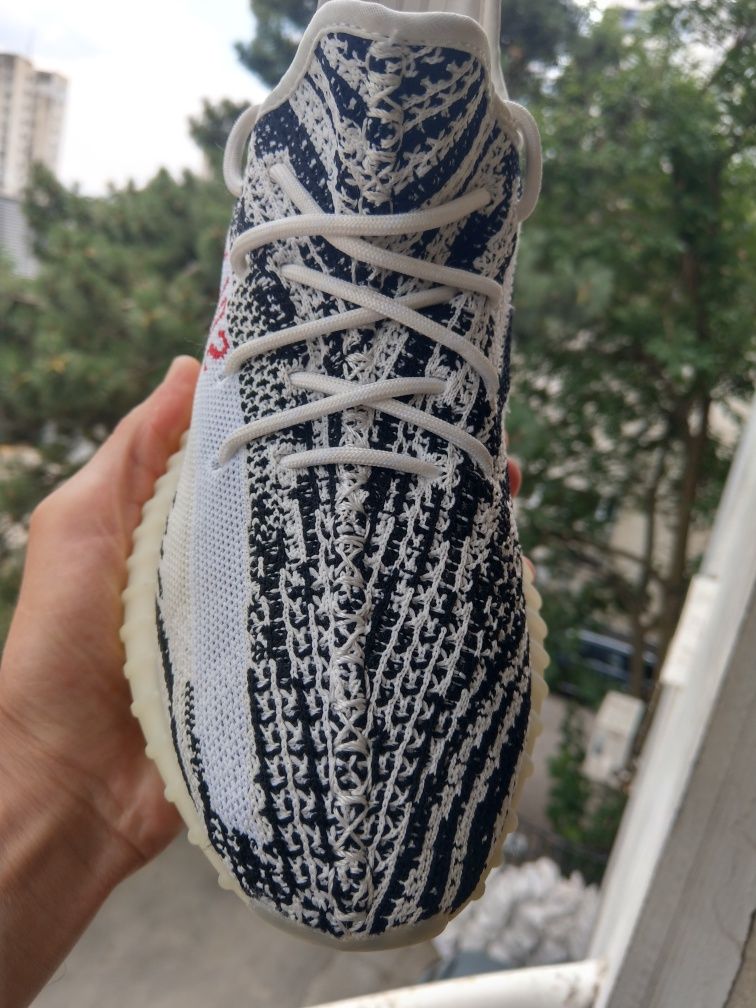 Adidas Yeezy Boost 350 Zebra. 42нм. 26,5см.