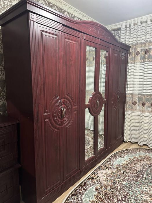 Спальный гарнитур сатылады.