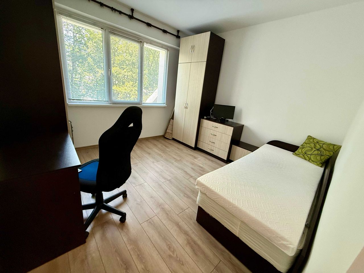 Дава се под наем Двустаен апартамент в Габрово, Център - 58 кв.м за 306 € - Снимка #3