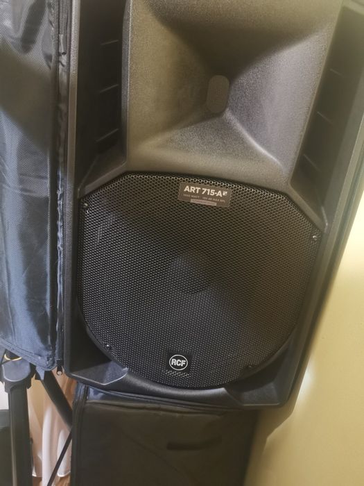 Vând set boxe active RCF art 715-a în huse cu mixer și conectica