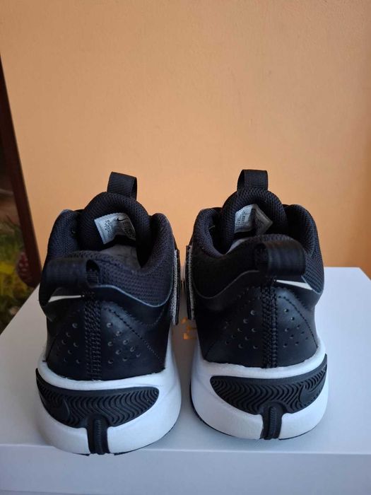 Детски маратонки Nike Team Hustle D 11