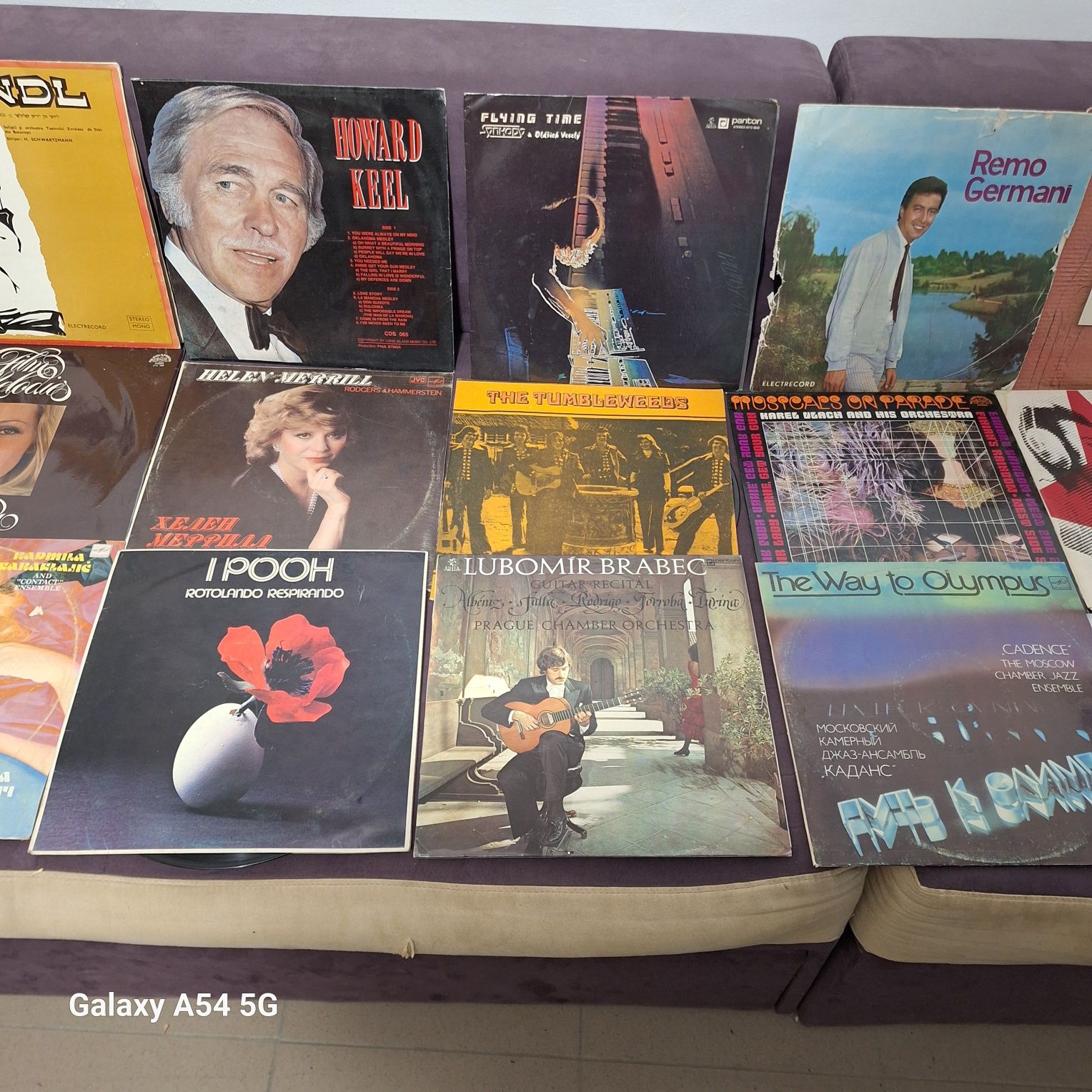 Vând discuri vinil super oferta.