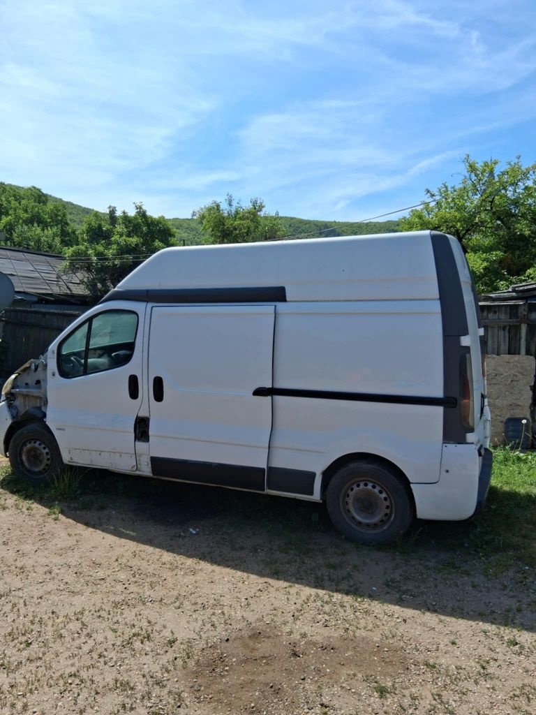 Opel vivaro an 2004