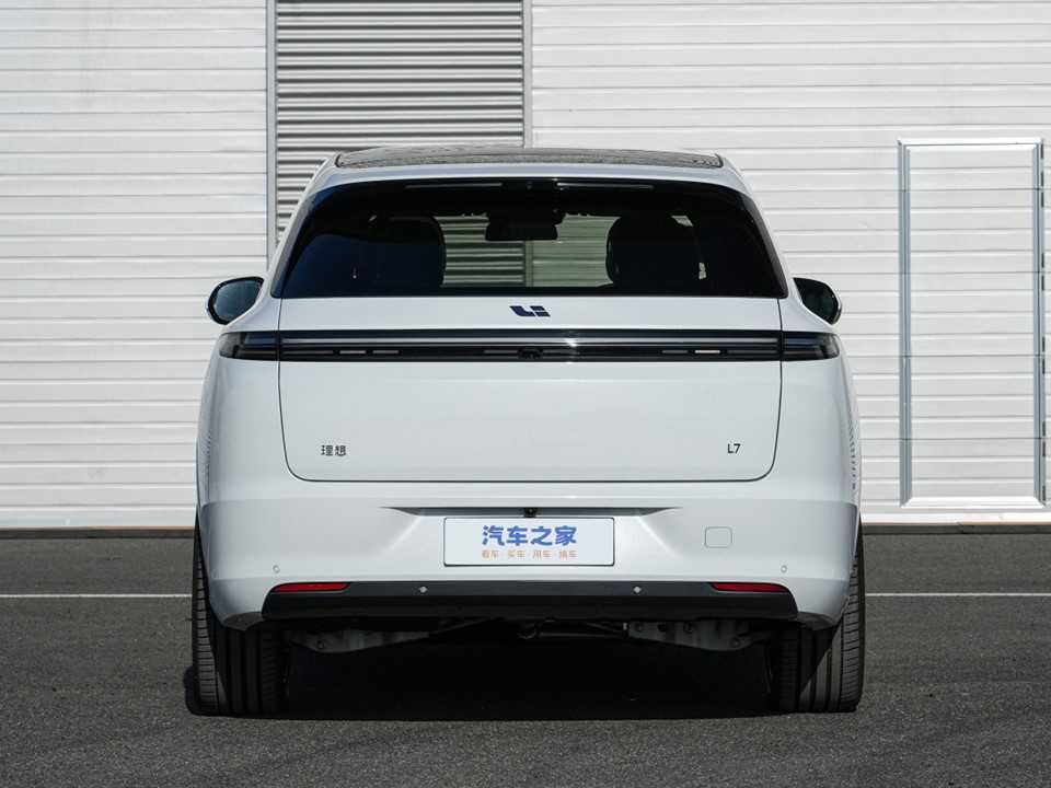 Гибридный автомобиль Li L7 HYBRID