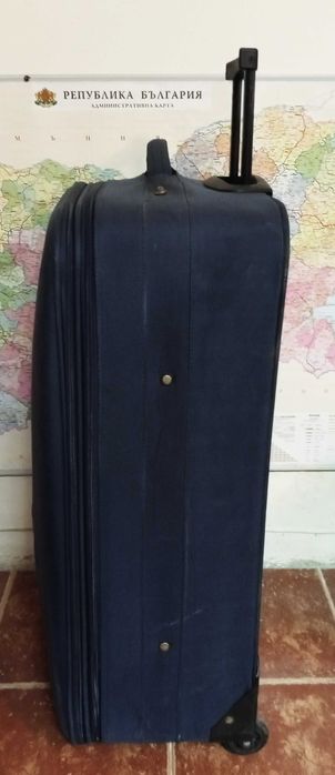 Куфар голям с дръжка на колела