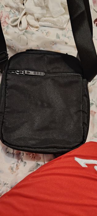 Vând gentuță nouă