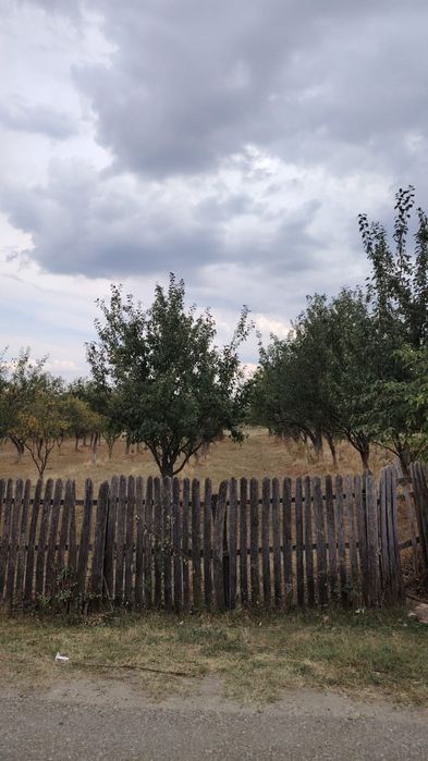 Teren intravilan de vânzare Polovragi