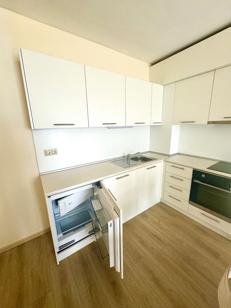 Продава се Двустаен апартамент в Варна, Спортна зала - 79 кв.м за 1836 €/кв.м - Снимка #3