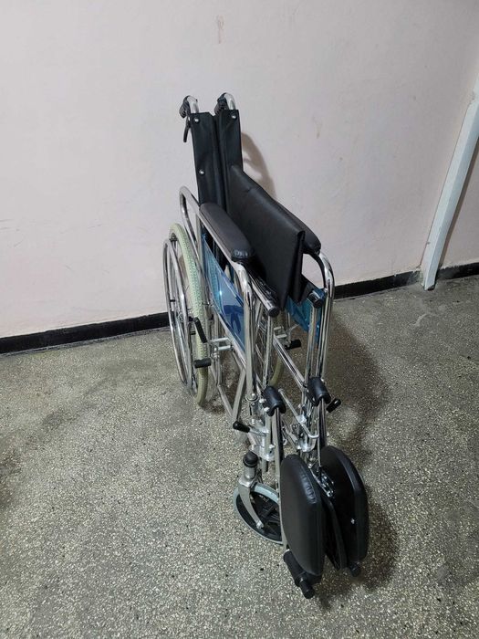 Scaun rulant pntru persoane cu dizabilitati, cu spatar rabatabil