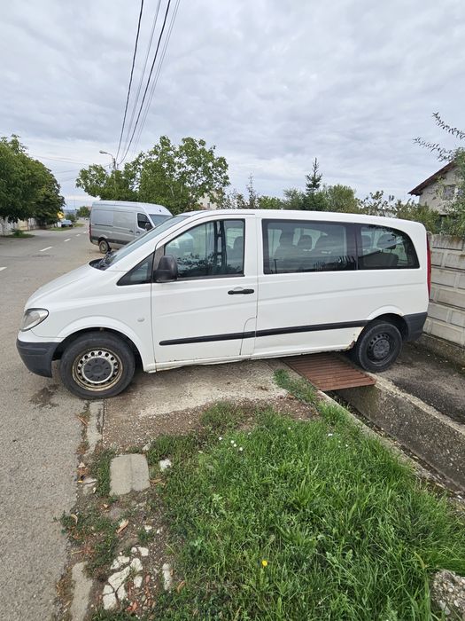 Vând Mercedes vito