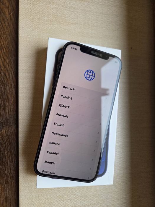 Iphone 12 Black 128Gb,neverlocked,la cutie cu multe accesorii.