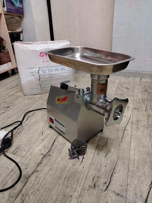 Мощная мясорубка ММ-12 железная новая еще