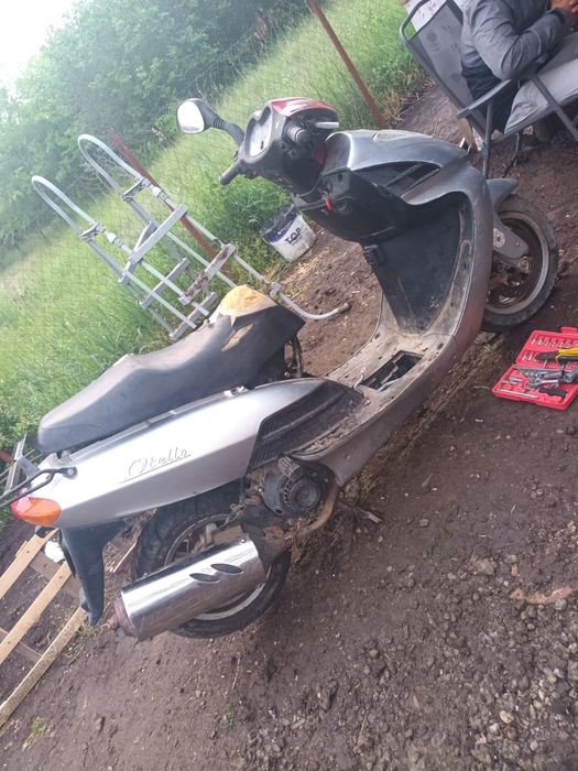 Vînd scuter sau schimb este de 125cc