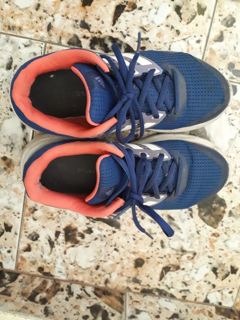 Обувки,маратонки Adidas ,сандали 36 и 39 номер