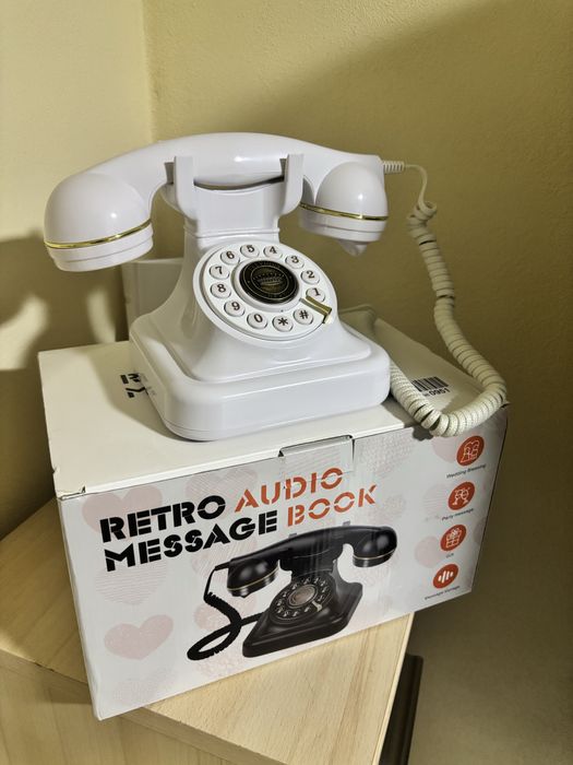 Telefon retro pentru inregistrare mesaje evenimente .