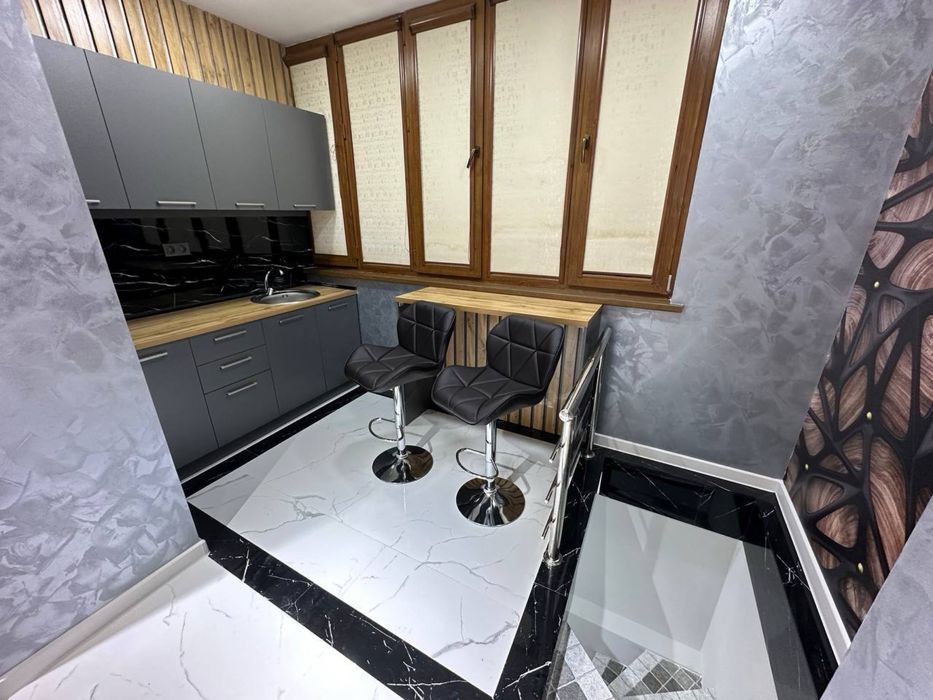 Срочно продаётся нежилое помещения 1 линия в доль дороге ц4 офис