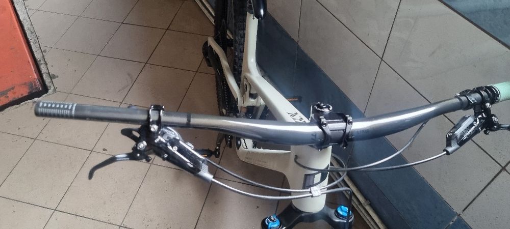 Ghidon carbon bontrager line pro 35 ,pedalier carbon truvativ