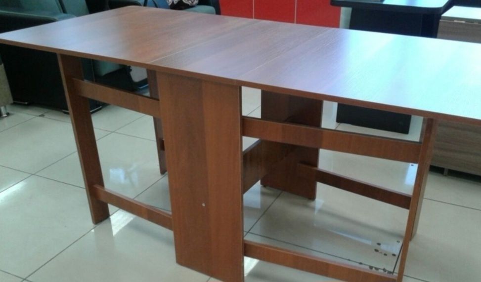 Продам электро плиту, стол раскладной и диван тахта