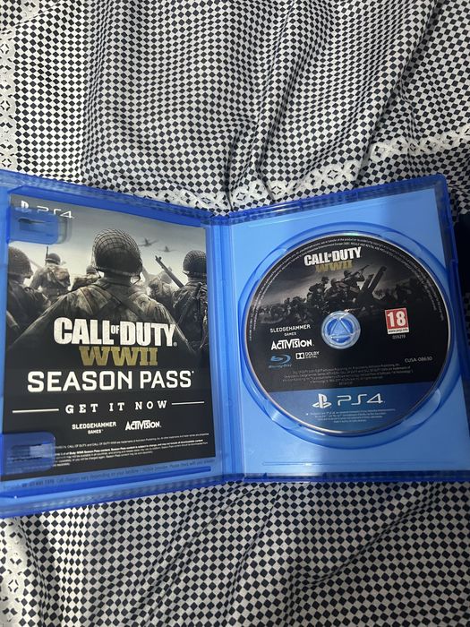 PS5 cu 2 manete si 7 jocuri