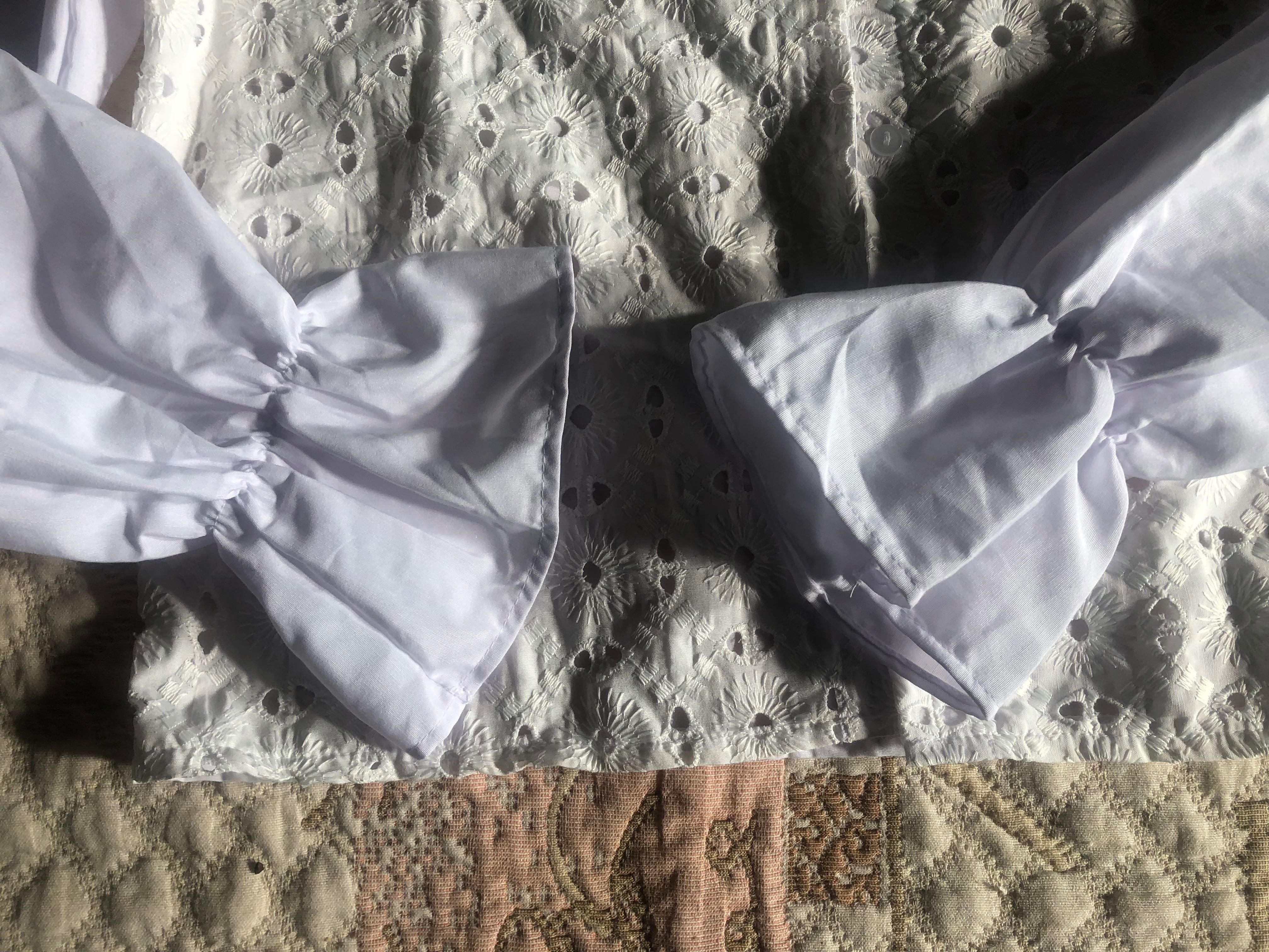 Cămașă albă cu broderie s nouă cu eticheta