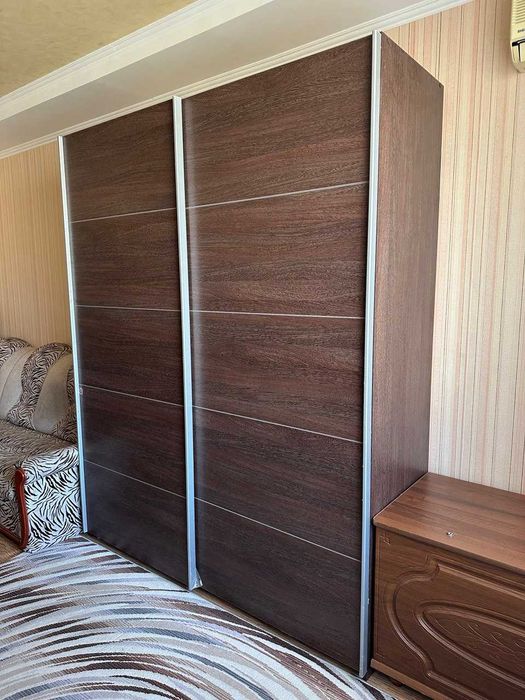 Большой шкаф-купе в отличном состоянии! Срочно!