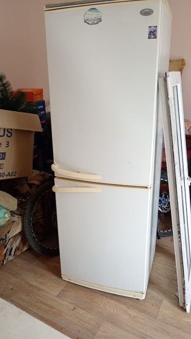 Продам холодильник марки "Атлант" на запчасти