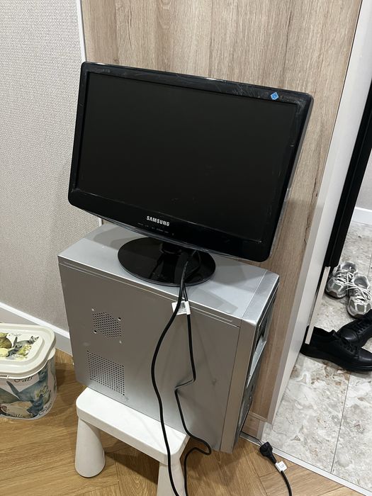 Монитор и процессор компьютер