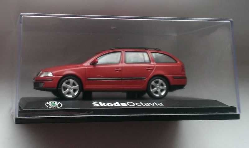 Macheta Skoda Octavia 2 Break Kombi (rosu) - Abrex 1/43