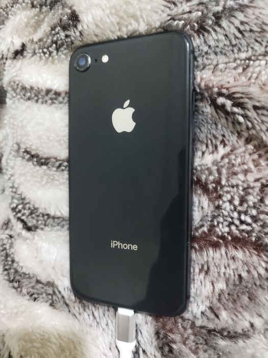 iphone 8  srochna sotiladi