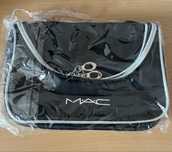 Несесер MAC черен с огледало и разделители за четки