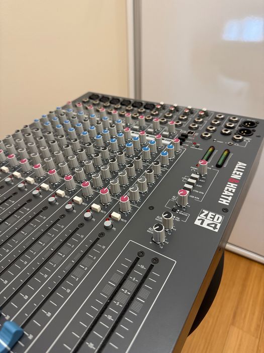 Пулт Allen & Heath Zed 12