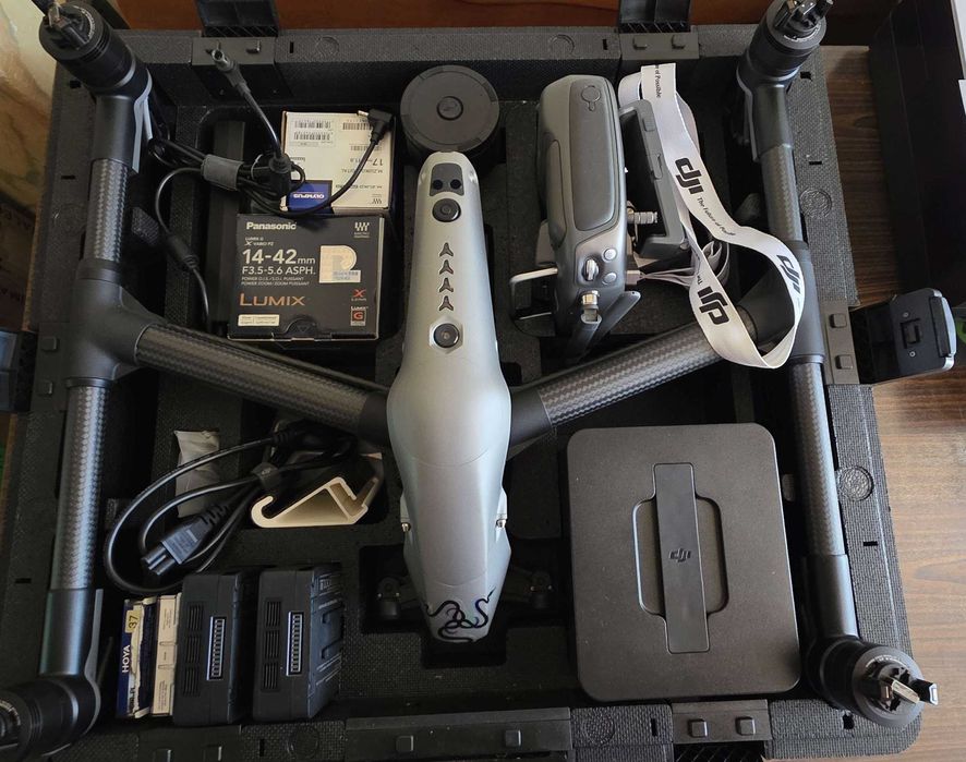 Drona profesionala DJI Inspire 2 pachet cu accesorii, baterii noi