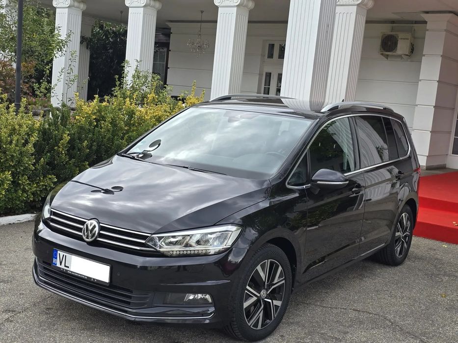 Volkswagen Touran Highline Unic proprietar Full Led Alcantara Lumini ambientale ACC