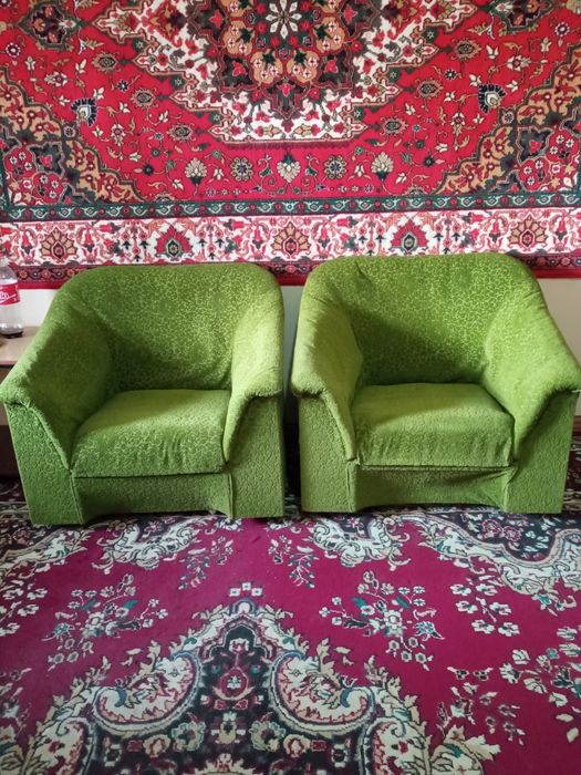 Продаётся диван + два кресла